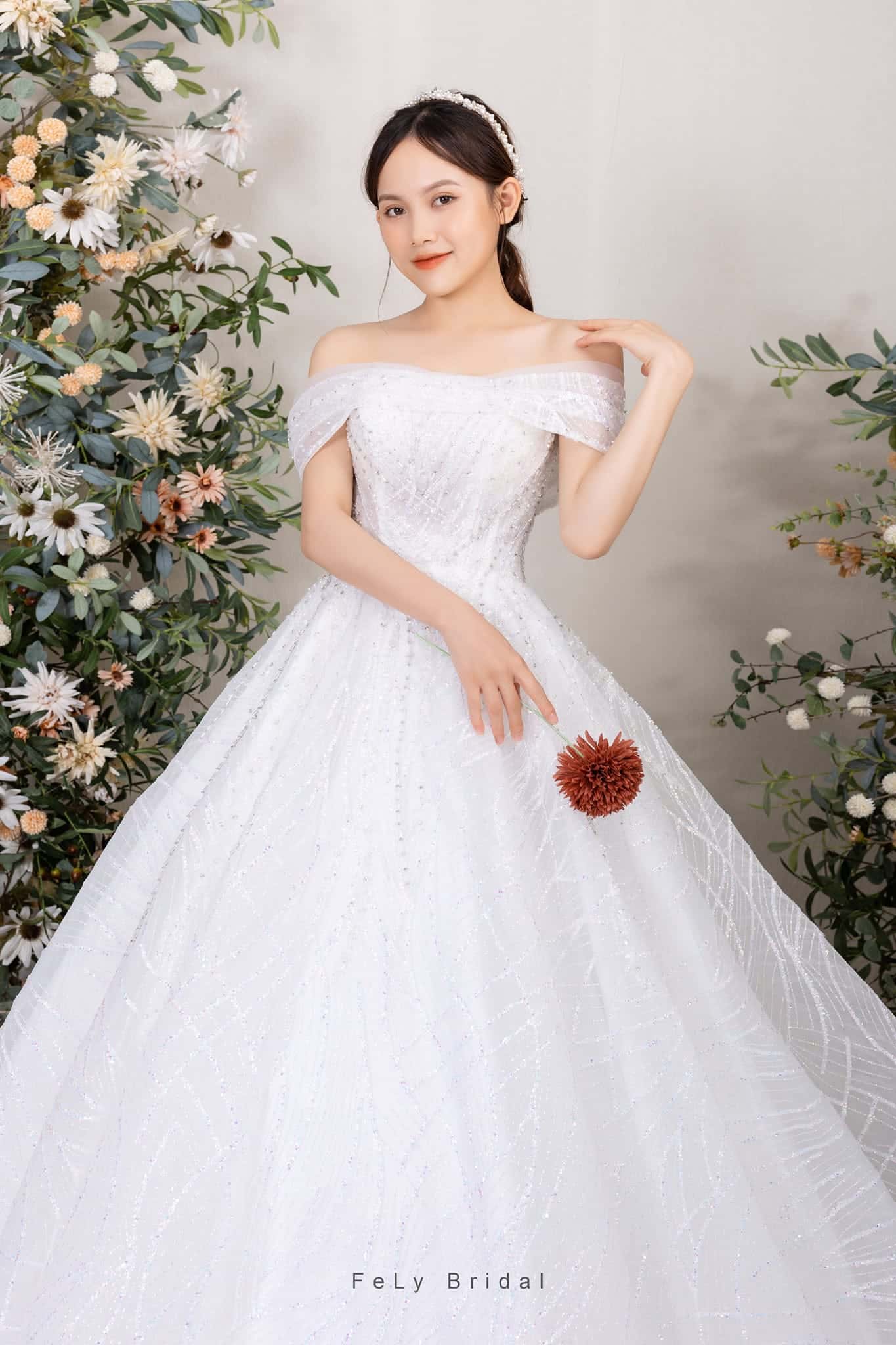 Những mẫu váy cưới xu hướng mùa cưới 2023