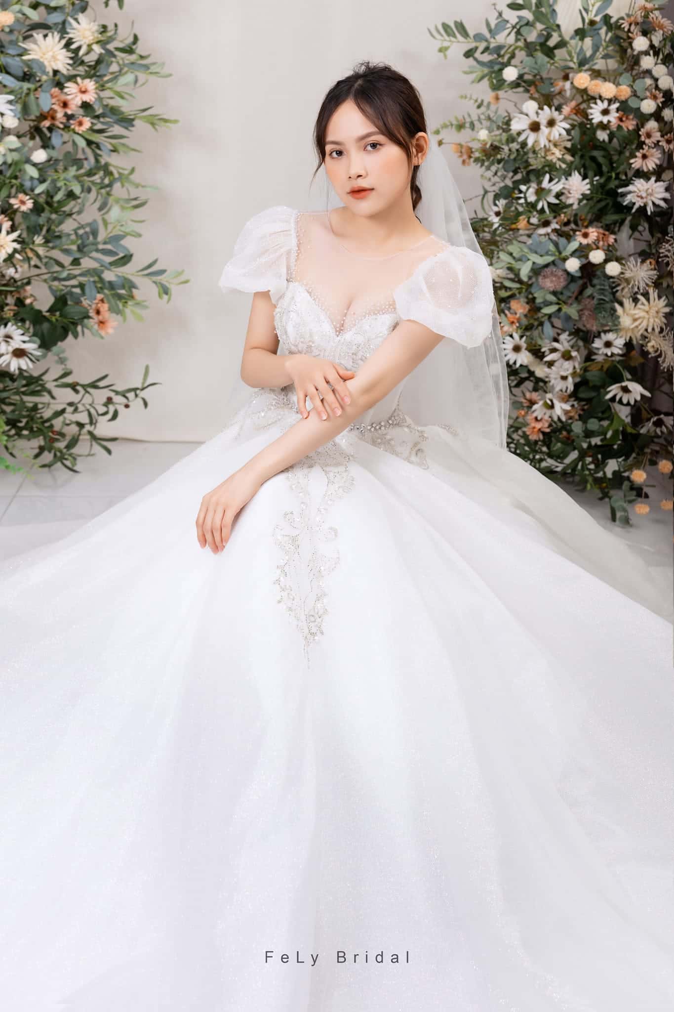 Tú Vi sẽ diện 4 chiếc váy cưới trong lễ kết hôn