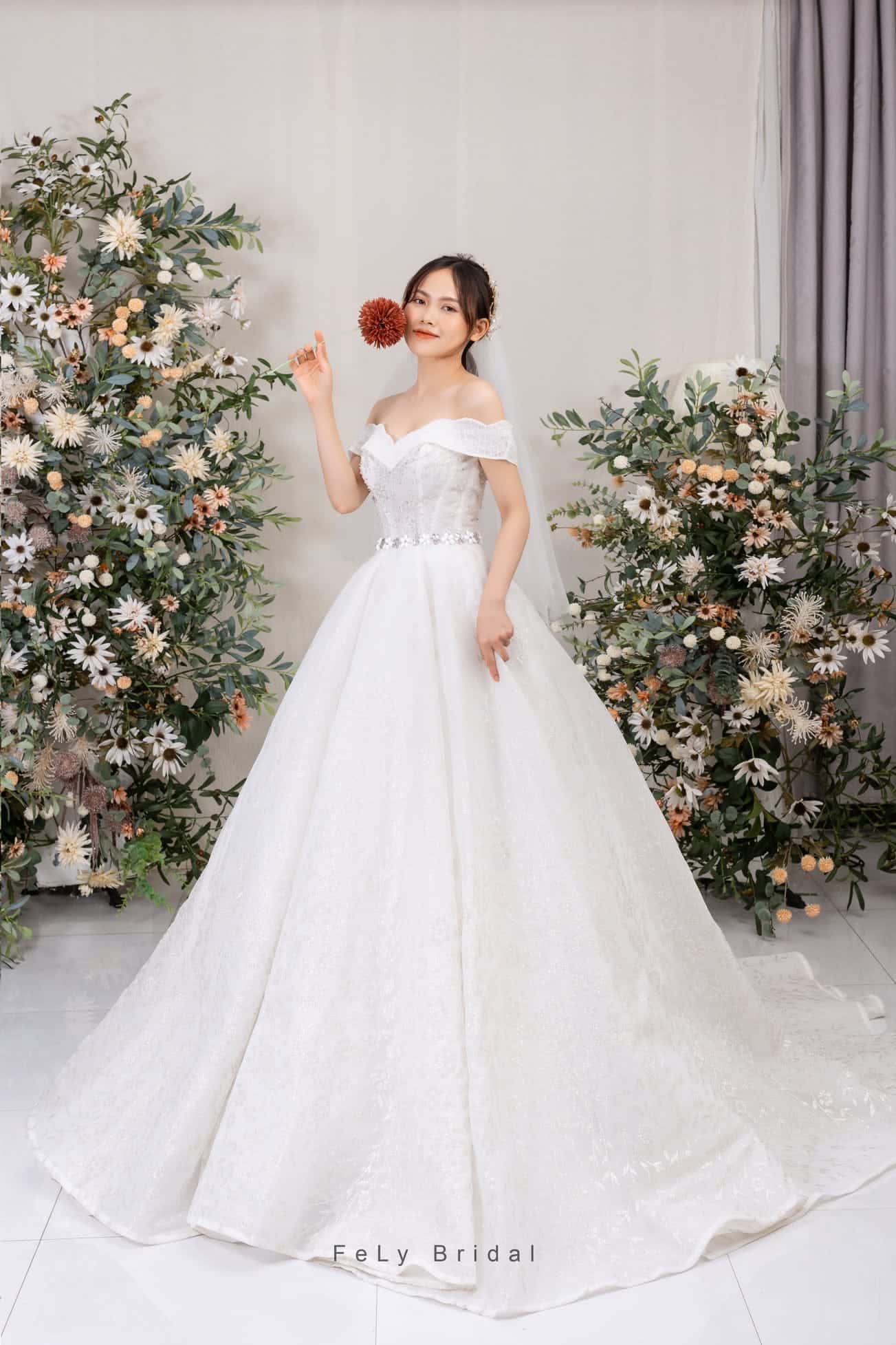 Cận cảnh 3 mẫu váy cưới Ngô Thanh Vân lựa chọn cho hôn lễ