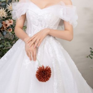 Váy cưới vai nữ hoàng thêu ren siêu cấp