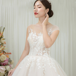 Váy cưới vai hến đính ren