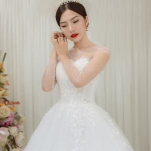 Váy cưới công chúa tay dài