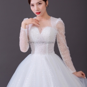 Váy cưới công chúa dài tay đính cườm
