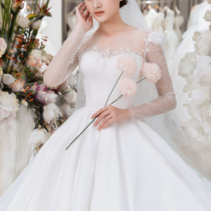 Váy cưới trơn kết hợp ren hoa lan