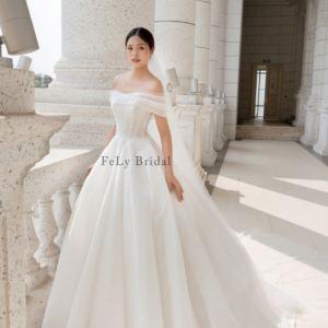 Váy cưới quây vai ngọc trai