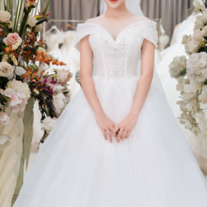 Váy cưới trễ vai xếp lớp, ngực v tinh tế hiện đại