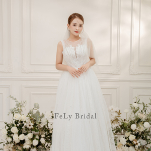 Váy Cưới Cộc Tay Khoét Ngực Tinh Tế