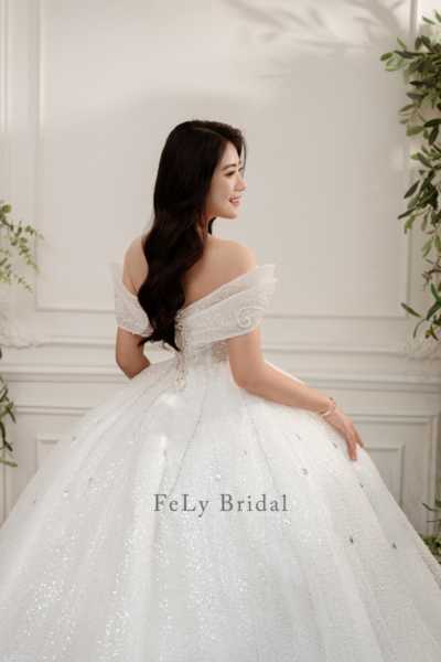 Ba bộ váy cưới trăm triệu của Minh Hằng - VnExpress Giải trí