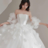 Váy cưới cúp nhẹ nhàng Satin điểm hoa