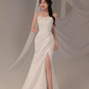 Váy đuôi cá xẻ chân nhẹ nhàng