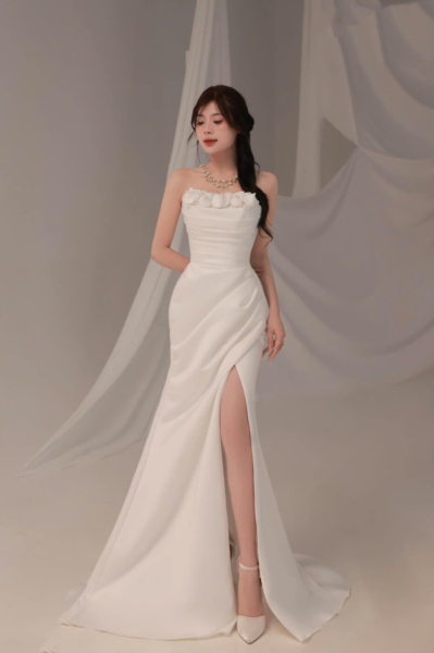 Váy đuôi cá xẻ chân nhẹ nhàng