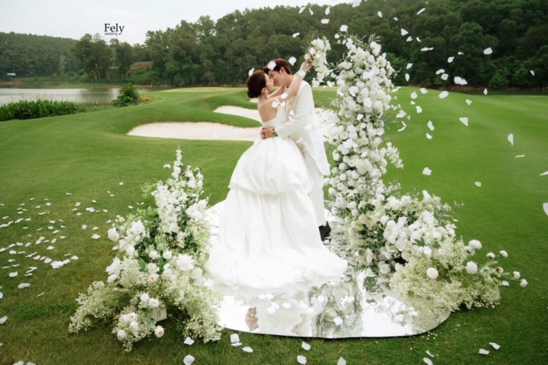 Chụp ảnh cưới ngoại cảnh tại sân goft Chụp ảnh cưới ngoại cảnh tại sân goft