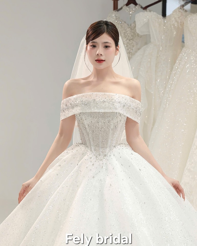 Váy cưới công chúa trễ vai đính đá
