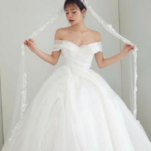 Váy Cưới Công Chúa Trễ Vai Ren Voan Thanh Lịch