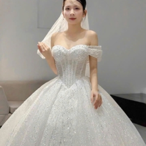 Váy Cưới Công Chúa Trễ Vai Kim Sa Lộng Lẫy