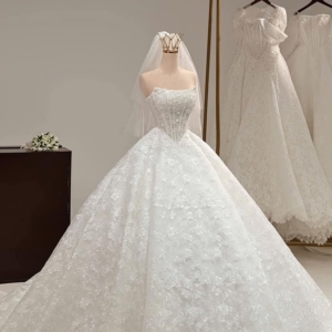 Váy Cưới Cúp Ngực Đính Kết Đơn Giản