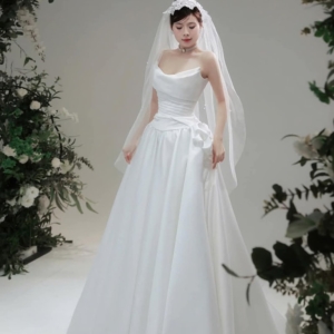 Váy Cưới Cúp Ngực Phong Cách Sang Trọng