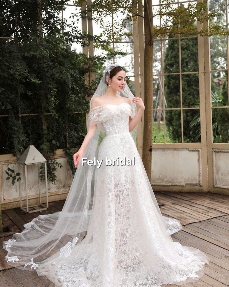 Váy Cúp Ngực Ren Hoa Nổi Thanh Lịch