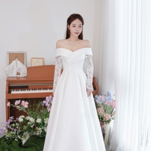 Váy Cưới Tay Ren Trễ Vai Duyên Dáng