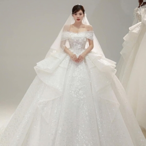 Váy cưới trễ vai tầng bồng công chúa