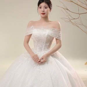 Váy cưới trễ vai trắng tinh khôi dáng xòe