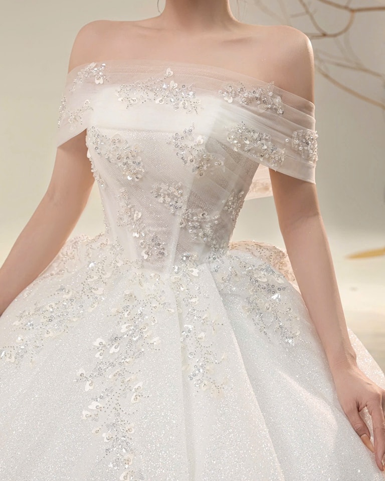 vay cuoi tre vai trang tinh khoi dang xoe (5)