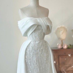 Váy Cưới Trễ Vai Voan Xếp Tinh Tế