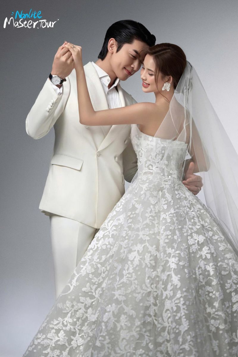 Cach-tao-dang-chup-anh-cuoi-trong-tu-the-khieu-vu