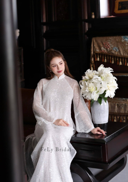 Áo dài cưới kim tuyến cổ điển dáng suông