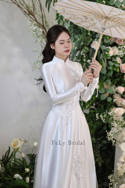 Áo dài cưới lụa tinh tế