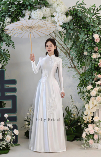 Áo dài cưới lụa tinh tế
