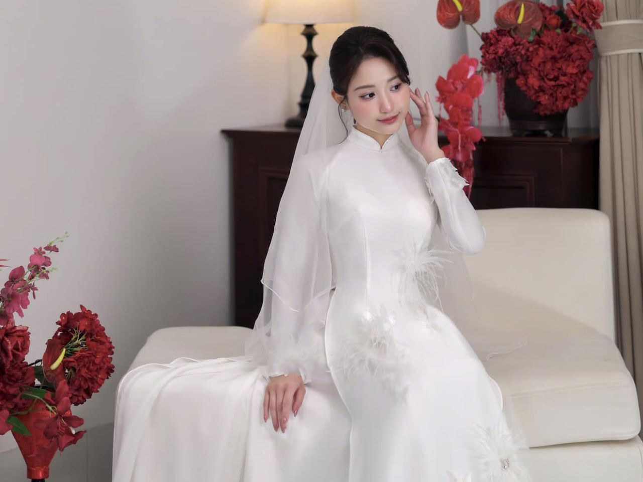 Top 20 Mẫu Áo Dài Cưới Trắng Đẹp Tinh Khôi Cho Các Cặp Đôi