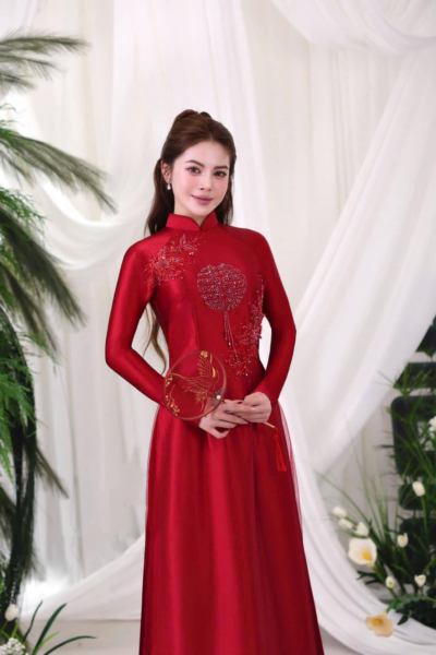 Áo dài lụa đỏ thêu Song Hỷ kết ngọc