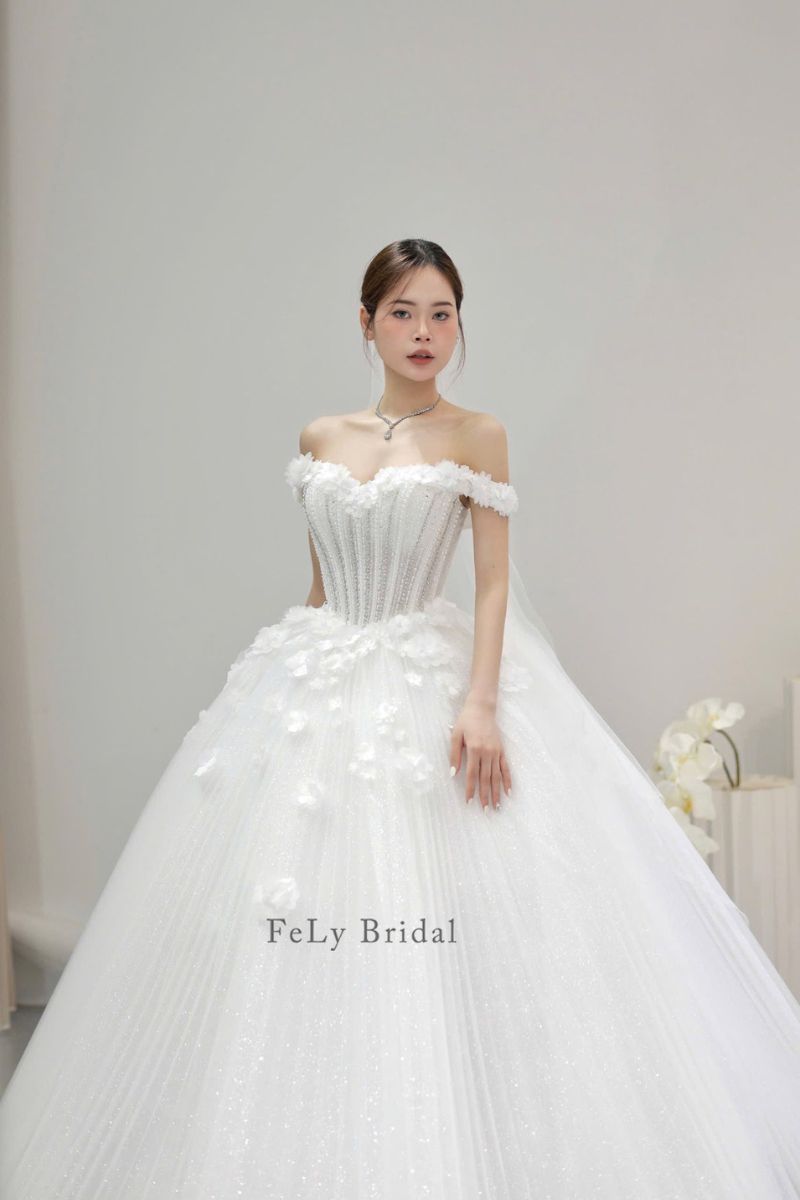 Váy cưới công chúa đính hoa 3D