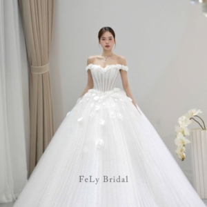 Váy cưới công chúa đính hoa 3D