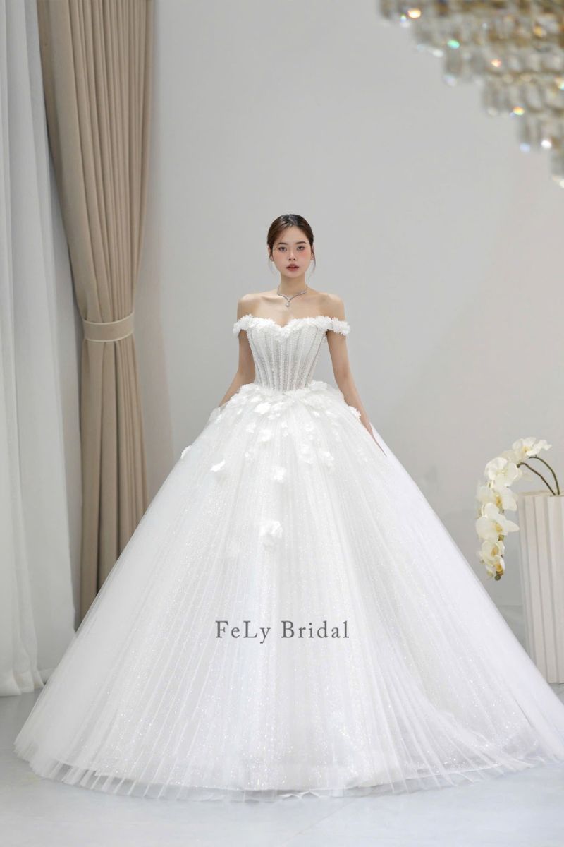 Váy cưới công chúa đính hoa 3D