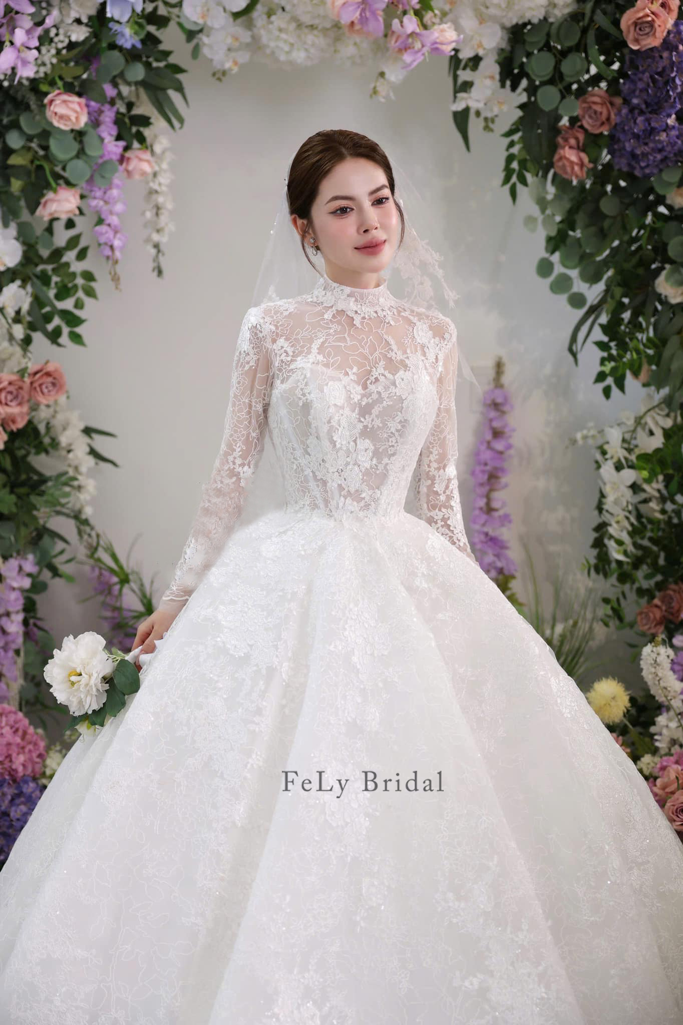 vay cuoi dai tay fely (2) (1)