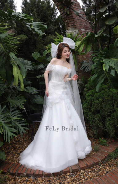 Váy cưới đuôi cá hoa mây