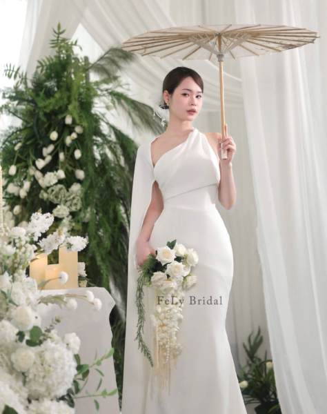 Váy cưới đuôi cá lụa trễ vai cape quý phái