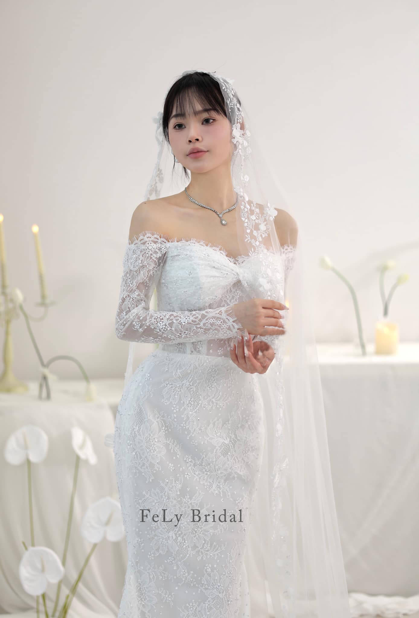 Váy cưới đuôi cá ren tay dài xuyên thấu Váy cưới đuôi cá ren tay dài xuyên thấu