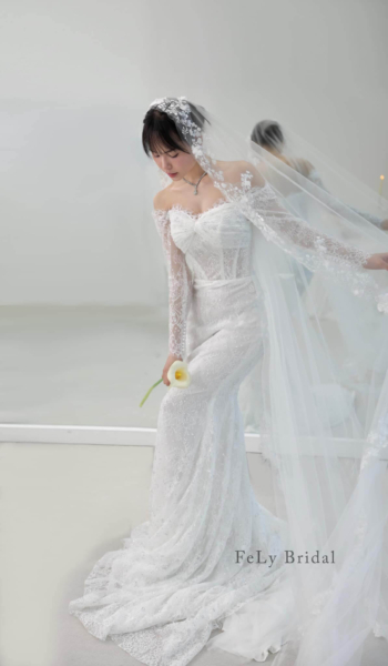 Váy cưới đuôi cá ren tay dài xuyên thấu