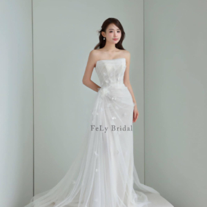 Váy cưới đuôi dài hoa rơi