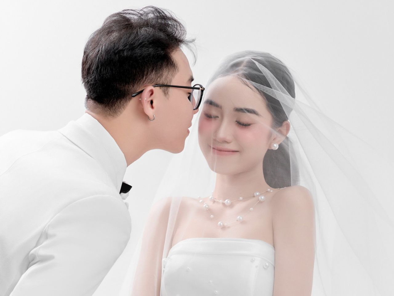 Top Những Phụ Kiện Cưới Cô Dâu Cần Thiết Trong Ngày Cưới