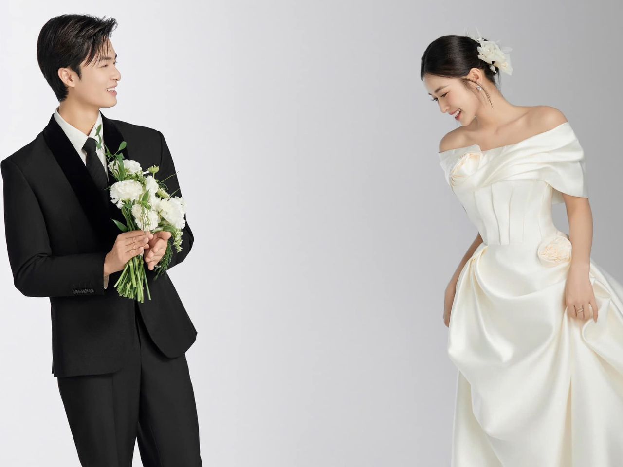 Chụp Ảnh Cưới Có Nên Đeo Nhẫn Không? Giải Đáp Chi Tiết Từ A-Z