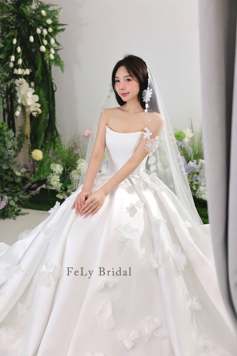 Váy cưới phi trơn cúp ngực hoa 3D