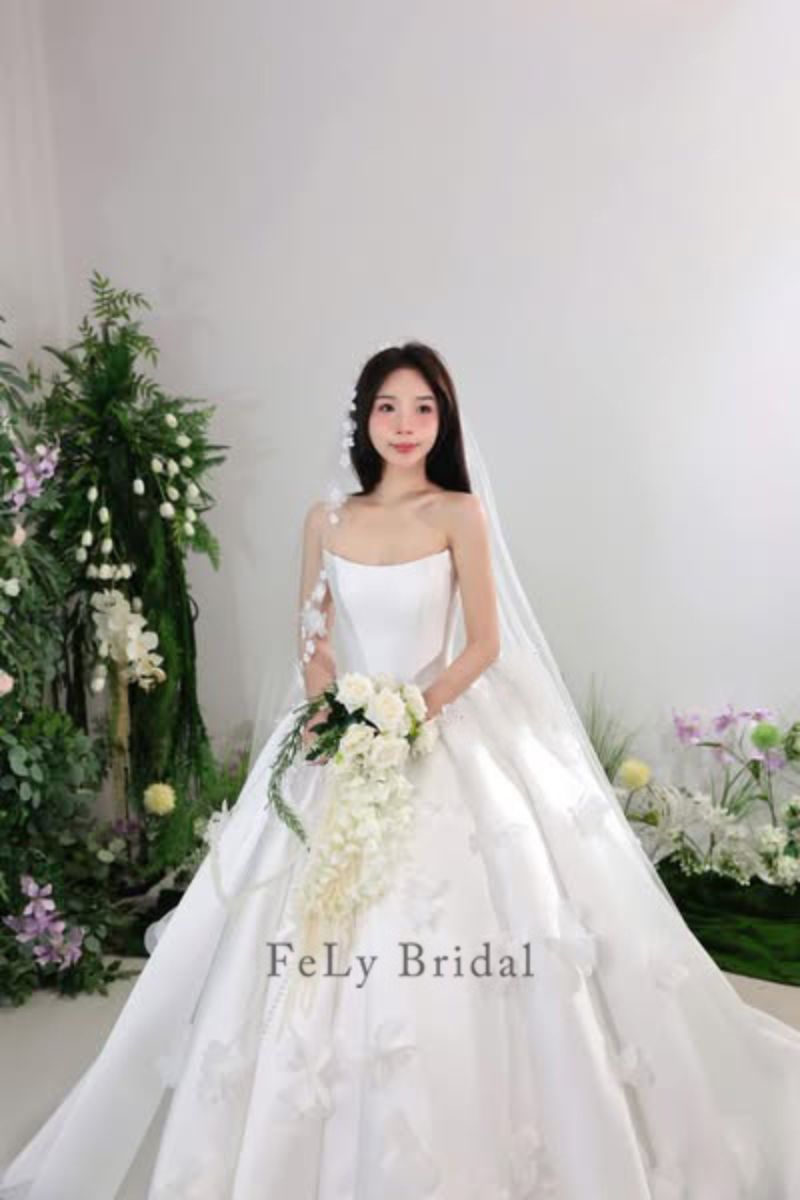 Váy cưới phi trơn cúp ngực hoa 3D Váy cưới phi trơn cúp ngực hoa 3D