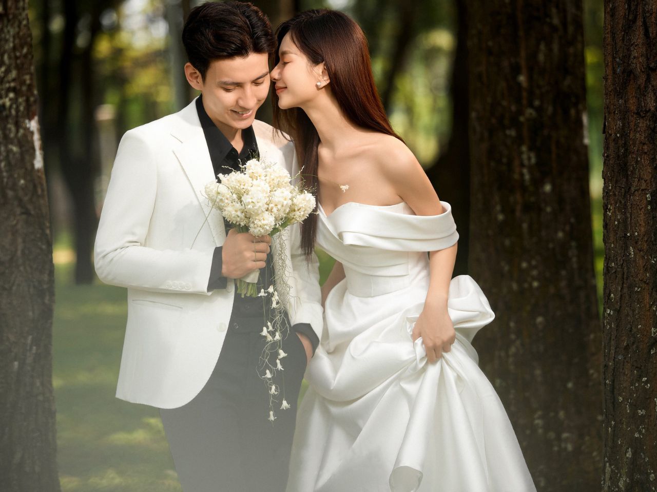 15 Mẫu Váy Cưới Trễ Vai Đẹp Lộng Lẫy Cho Cô Dâu