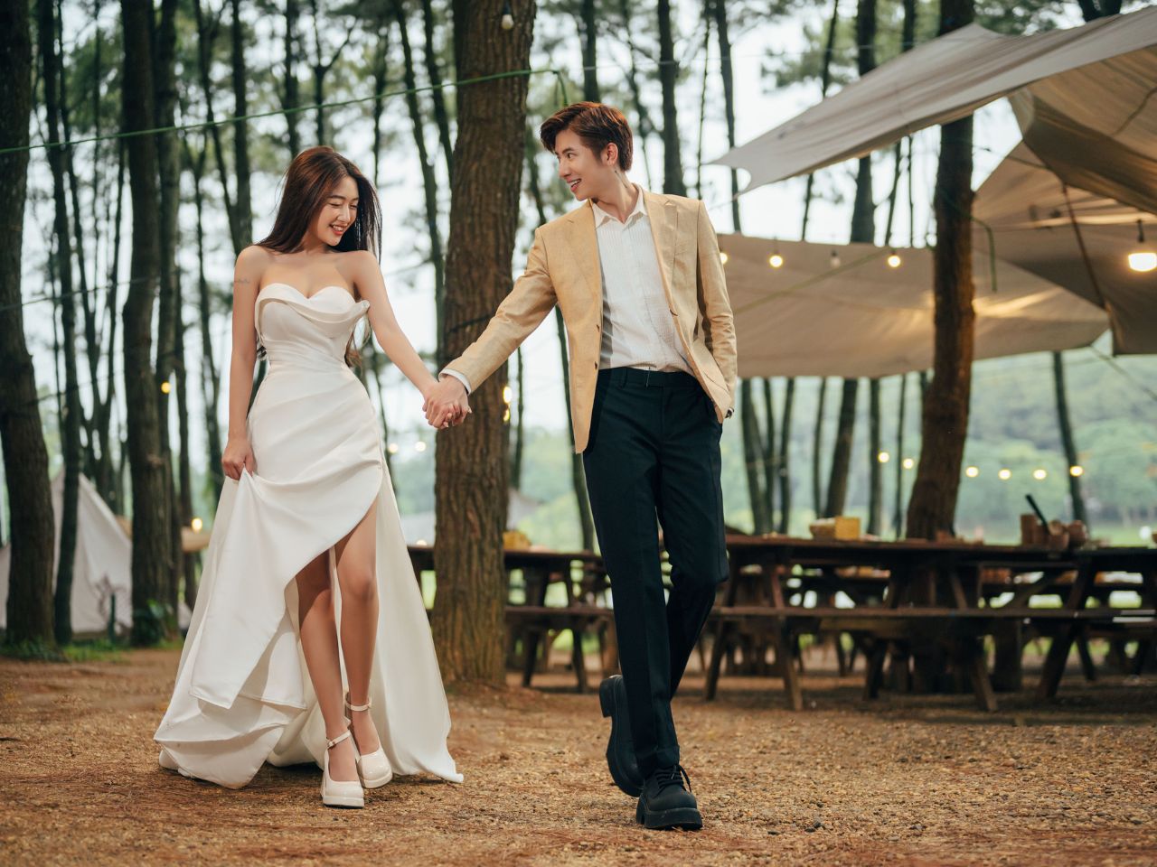 Bật Mí Bộ Váy Cưới Xẻ Tà Đẹp Cho Cô Dâu Ngày Cưới