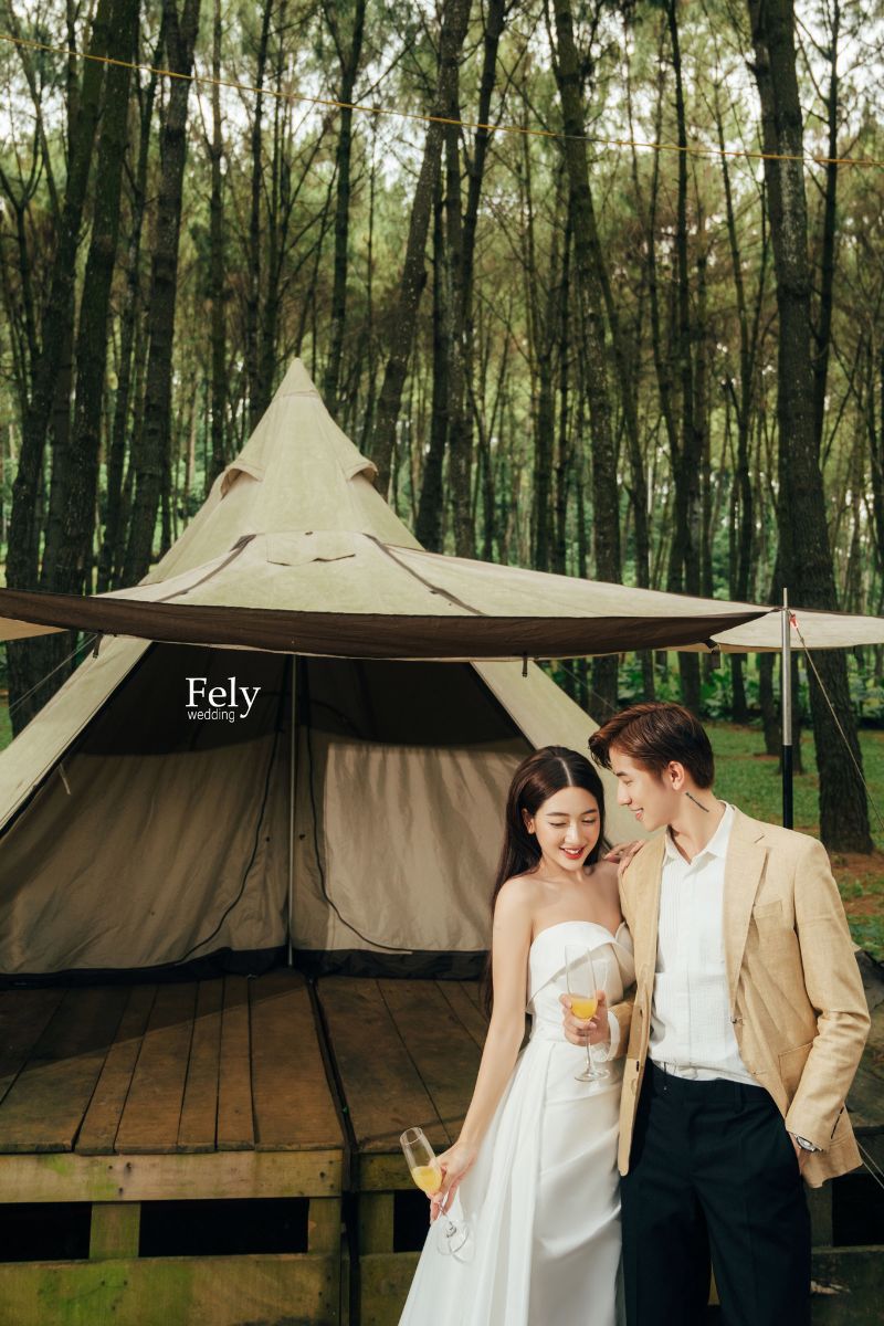 chup anh cuoi nen mac vest mau gi 6