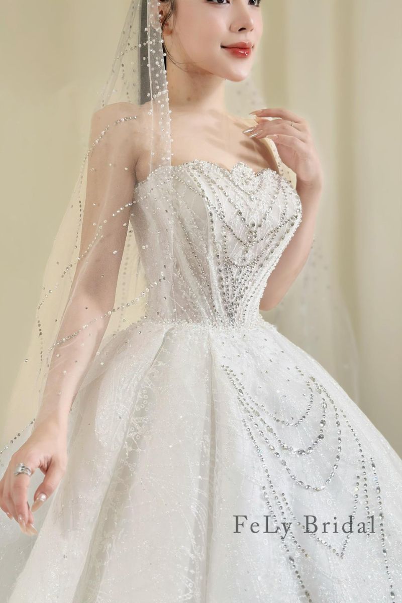 mau vay cuoi cho co dau 1m50 13
